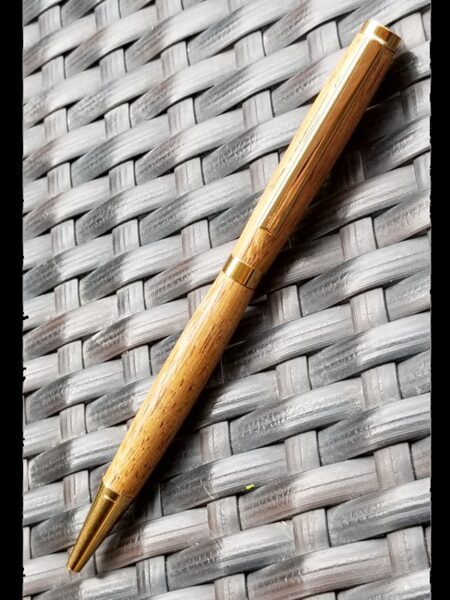 Light wood artisanal pen