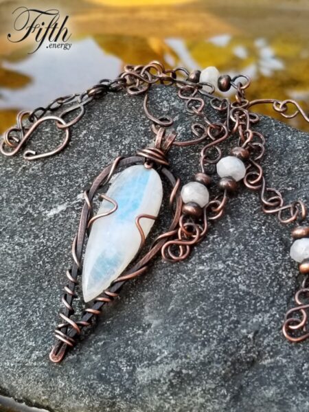 On point moonstone necklace